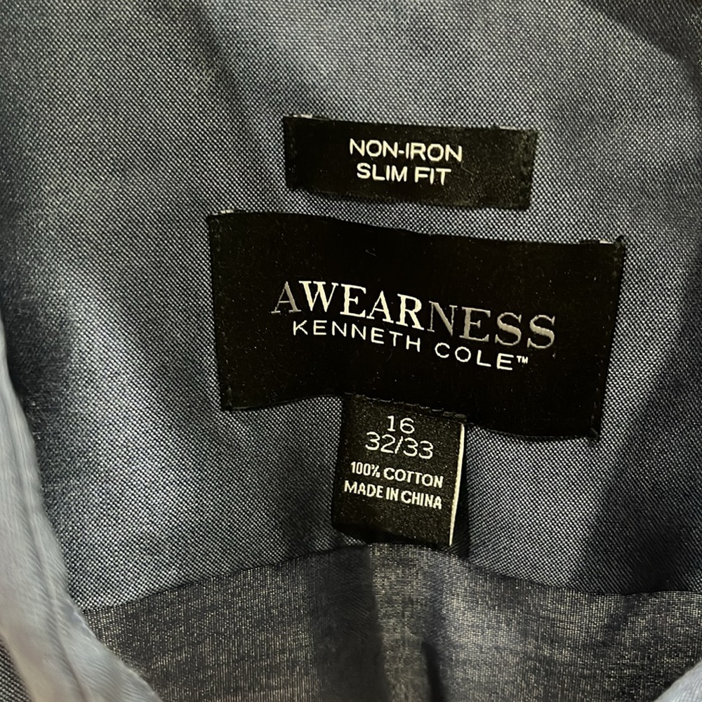 Button down - Picture 3 of 3